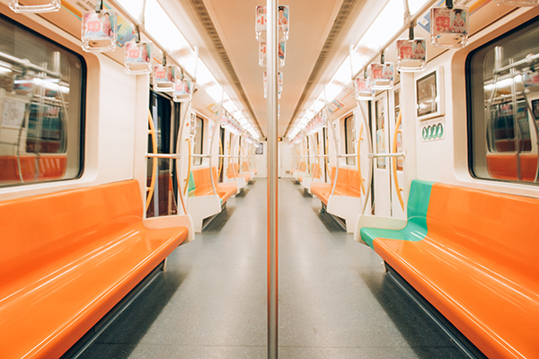 攝圖網(wǎng)_500465224_空曠地鐵車廂（企業(yè)商用）.jpg